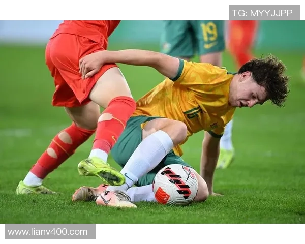 足球明星背后的辛勤付出与艰苦训练瞬间展现荣耀之路 足球明星背后的辛勤付出与艰苦训练瞬间展现荣耀之路