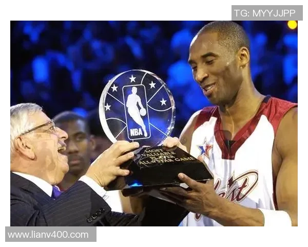 我曾经崇拜的足球明星们在绿茵场上的传奇与奋斗故事 我曾经崇拜的足球明星们在绿茵场上的传奇与奋斗故事