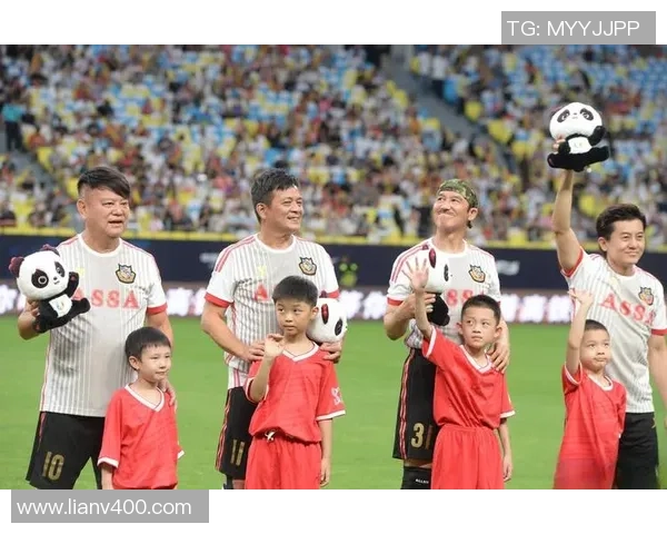 足球明星齐聚一堂大头合照展现团结与友谊的精彩瞬间 足球明星齐聚一堂大头合照展现团结与友谊的精彩瞬间