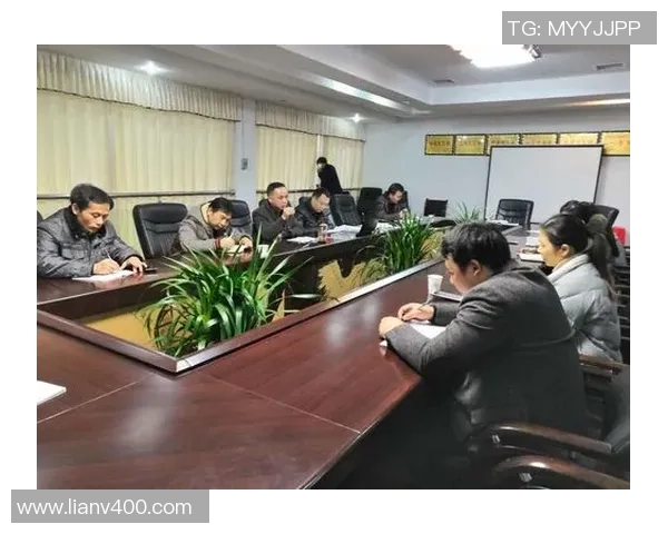 南京羽毛球队在邀请赛中的团队协作表现分析与点评